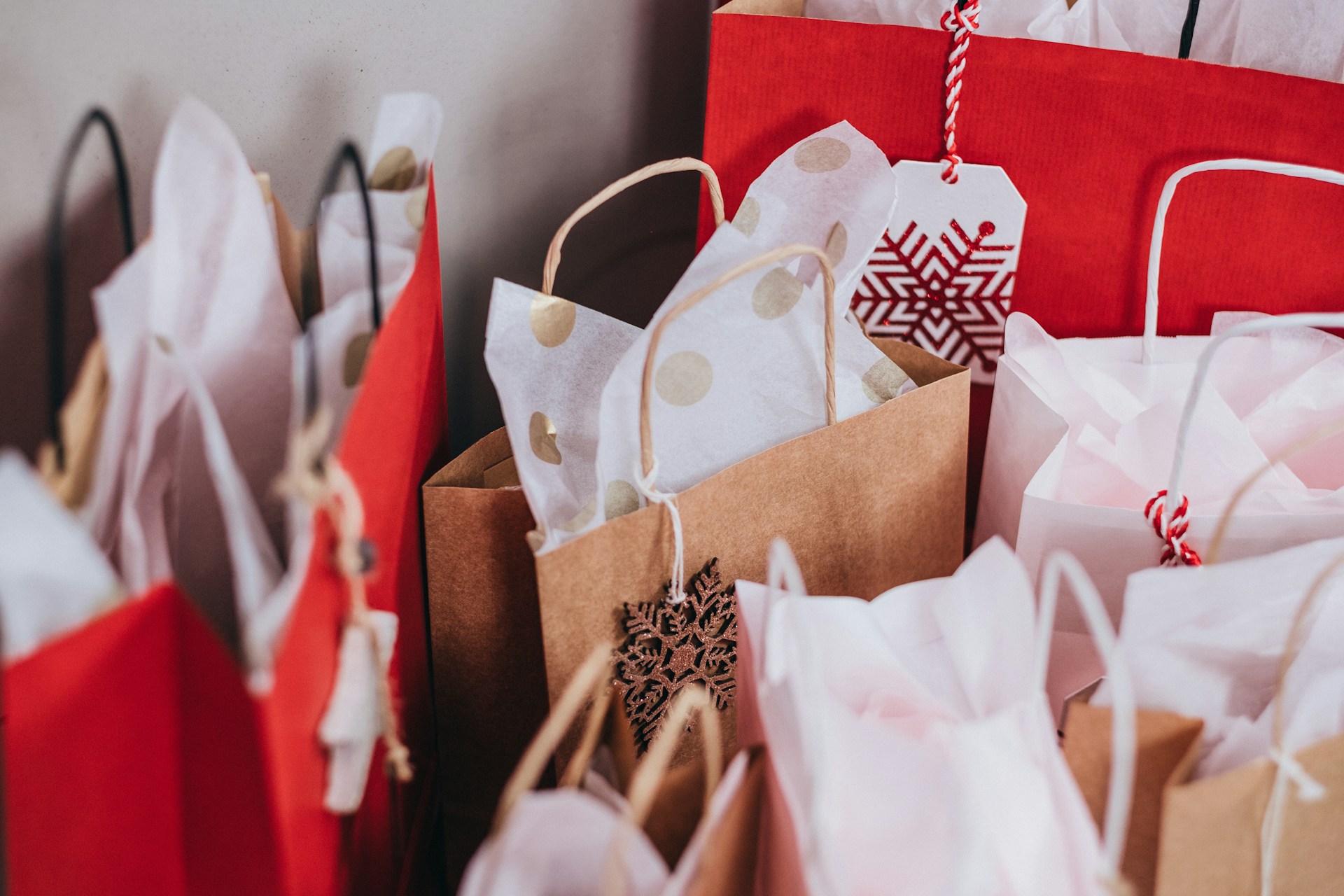 Mobile Shopping Trends and Expectations for the 2024 Holiday Season